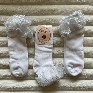 NWT Lace Ruffled Ankle Socks!